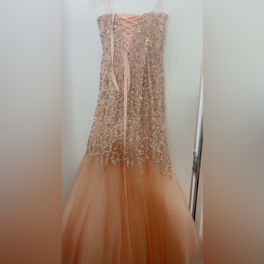 Color gold rose